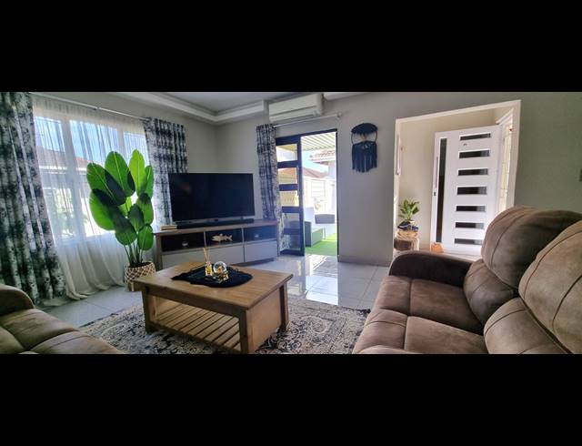2 BEDROOM FLAT FOR SALE IN GLENWOOD